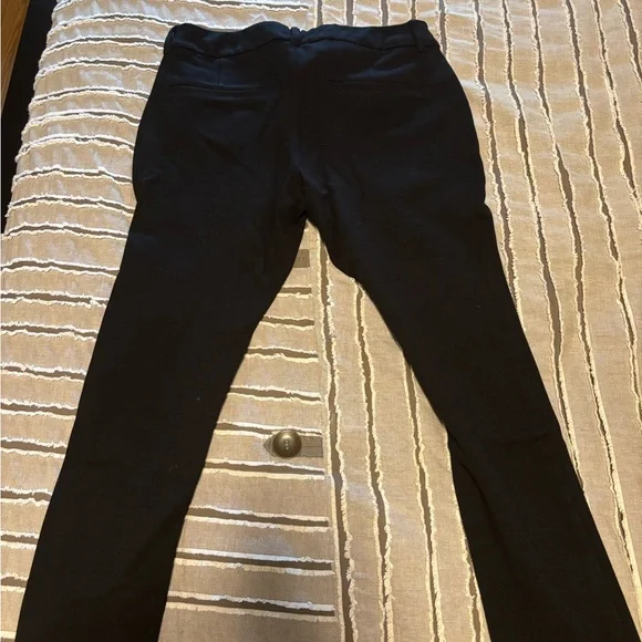 Old Navy Women’s Black Pixie Pants Size 8 - Picture 5 of 5